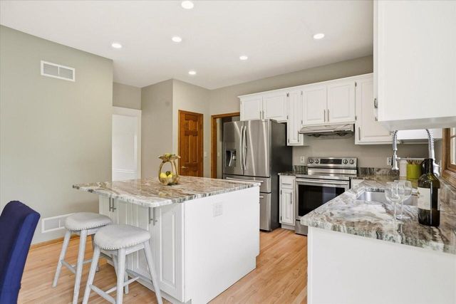 18840 Brookridge DRIVE, Brookfield, WI 53045