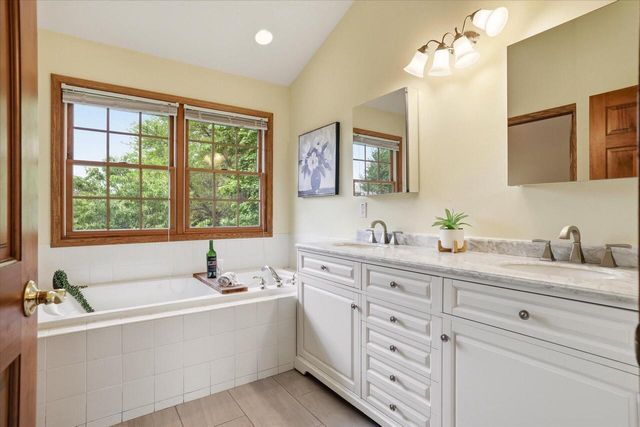 18840 Brookridge DRIVE, Brookfield, WI 53045