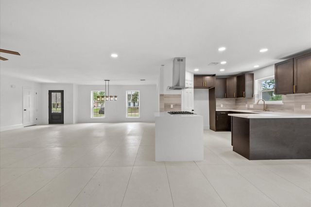 1422 Saddlecreek Drive, Houston, TX 77090