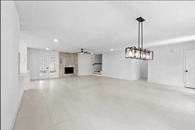 1422 Saddlecreek Drive, Houston, TX 77090