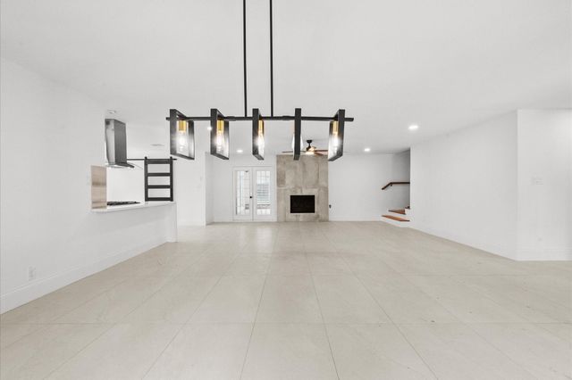 1422 Saddlecreek Drive, Houston, TX 77090