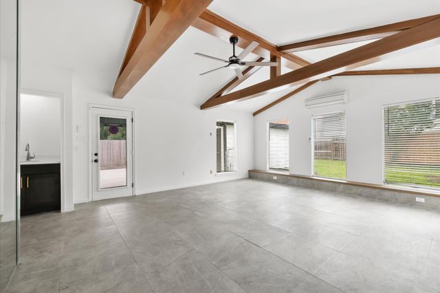 1422 Saddlecreek Drive, Houston, TX 77090