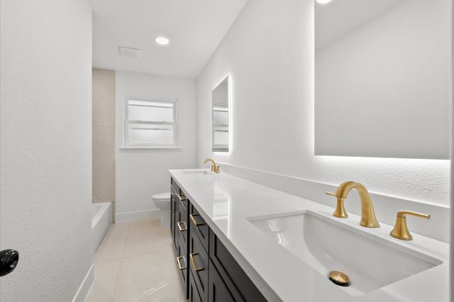 1422 Saddlecreek Drive, Houston, TX 77090