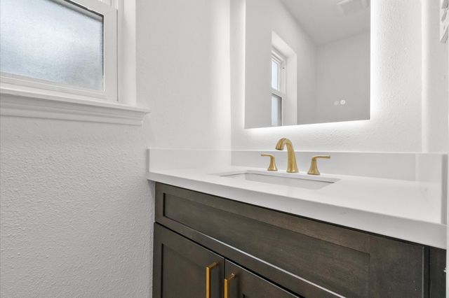 1422 Saddlecreek Drive, Houston, TX 77090