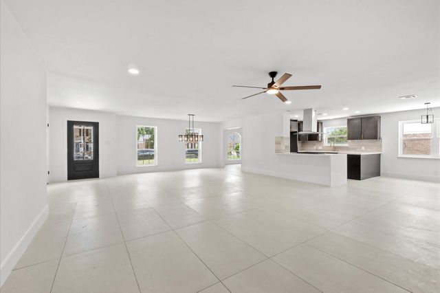 1422 Saddlecreek Drive, Houston, TX 77090