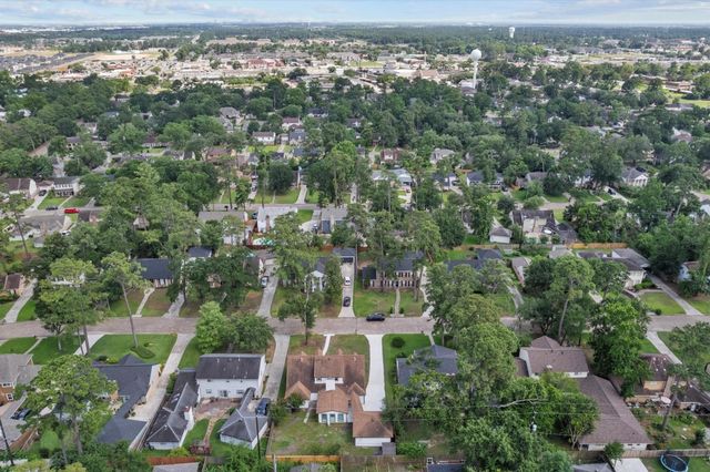 1422 Saddlecreek Drive, Houston, TX 77090