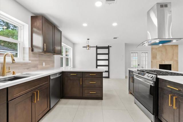 1422 Saddlecreek Drive, Houston, TX 77090