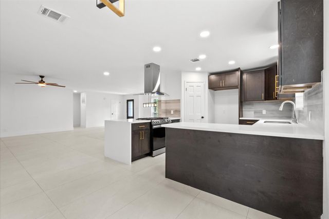 1422 Saddlecreek Drive, Houston, TX 77090