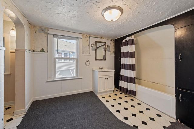 829 PIERCE AVENUE, Marinette, WI 54143