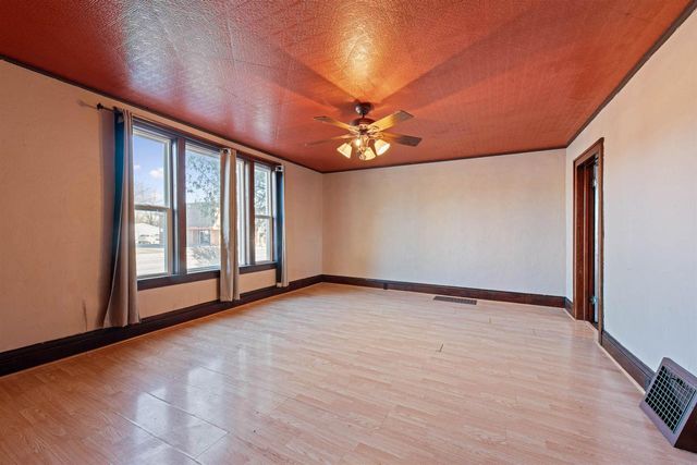 829 PIERCE AVENUE, Marinette, WI 54143