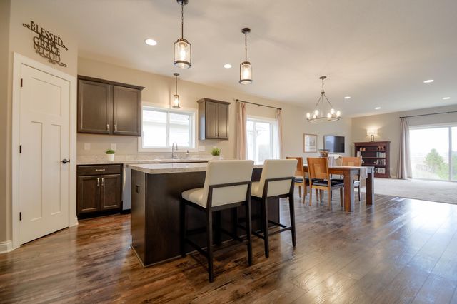 5404 Cinnamon Point, Mayer, MN 55360