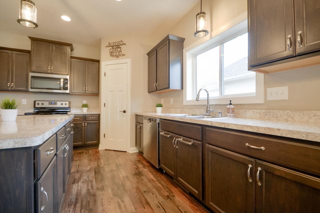 5404 Cinnamon Point, Mayer, MN 55360