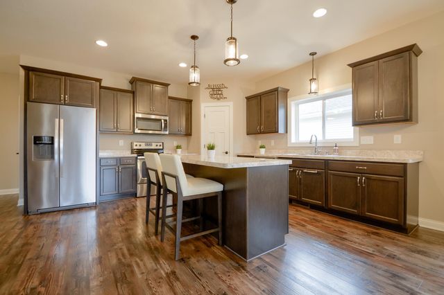 5404 Cinnamon Point, Mayer, MN 55360