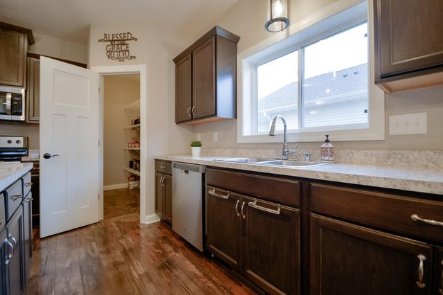 5404 Cinnamon Point, Mayer, MN 55360