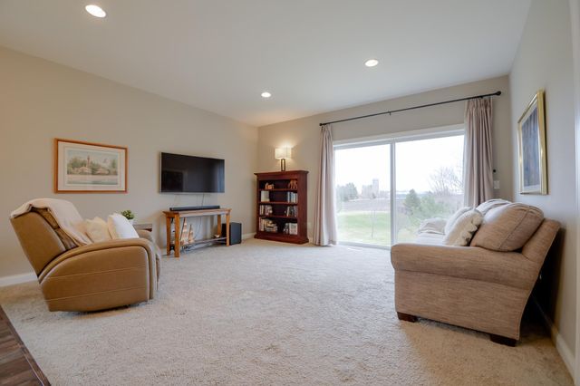 5404 Cinnamon Point, Mayer, MN 55360