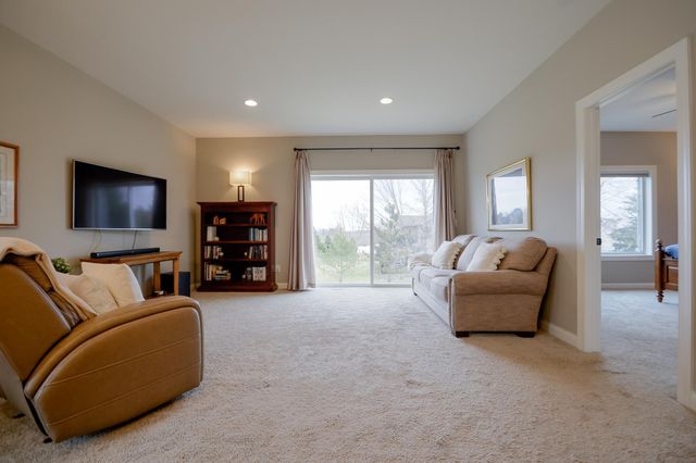 5404 Cinnamon Point, Mayer, MN 55360