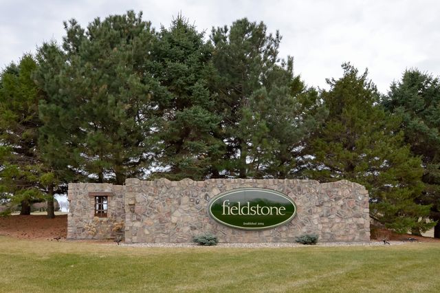 5404 Cinnamon Point, Mayer, MN 55360