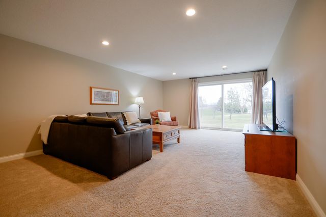 5404 Cinnamon Point, Mayer, MN 55360