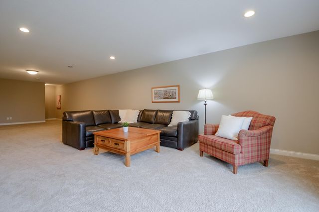 5404 Cinnamon Point, Mayer, MN 55360