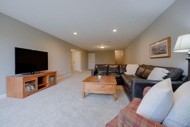 5404 Cinnamon Point, Mayer, MN 55360