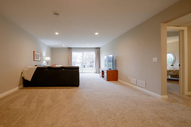 5404 Cinnamon Point, Mayer, MN 55360