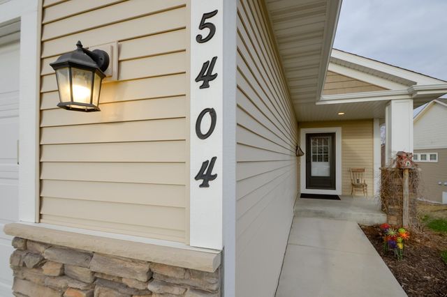 5404 Cinnamon Point, Mayer, MN 55360