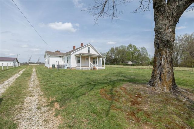 5236 W Wedington Drive, Fayetteville, AR 72704