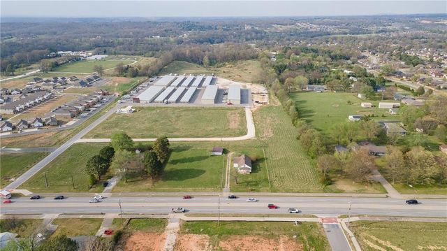 5236 W Wedington Drive, Fayetteville, AR 72704