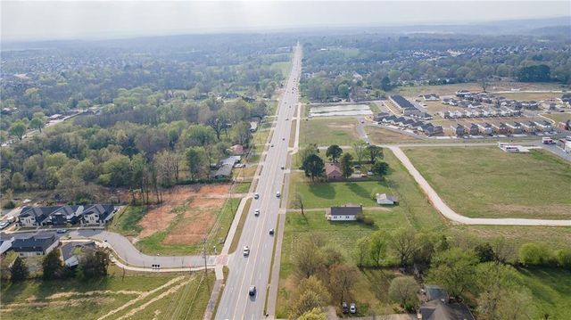 5236 W Wedington Drive, Fayetteville, AR 72704