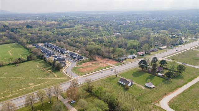 5236 W Wedington Drive, Fayetteville, AR 72704
