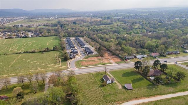 5236 W Wedington Drive, Fayetteville, AR 72704