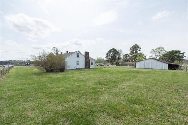 5236 W Wedington Drive, Fayetteville, AR 72704