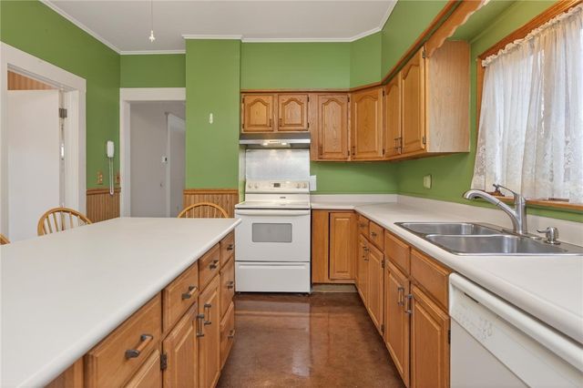 18 Pleasant Street, Manchester, NY 14432