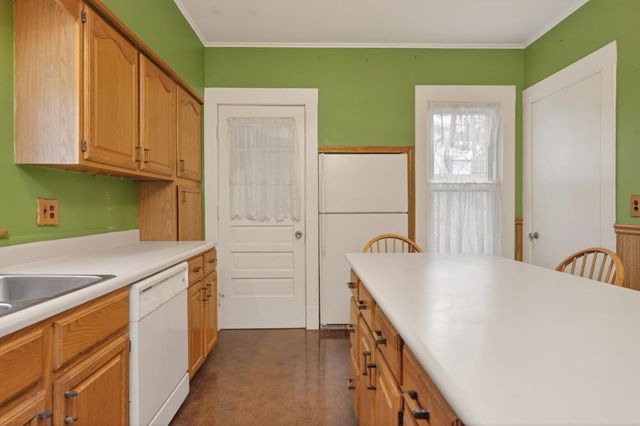 18 Pleasant Street, Manchester, NY 14432