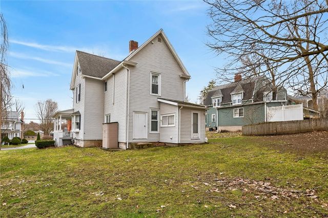 18 Pleasant Street, Manchester, NY 14432