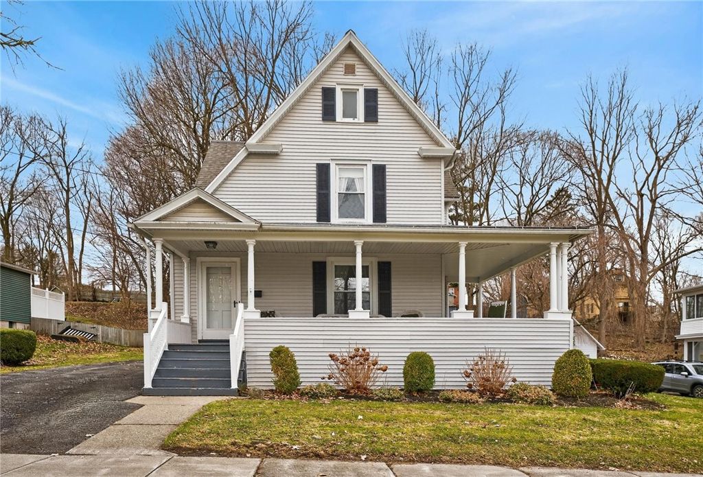 18 Pleasant Street, Manchester, NY 14432