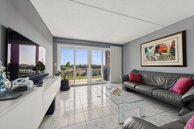 8540 W Foster Avenue 504, Norridge, IL 60706