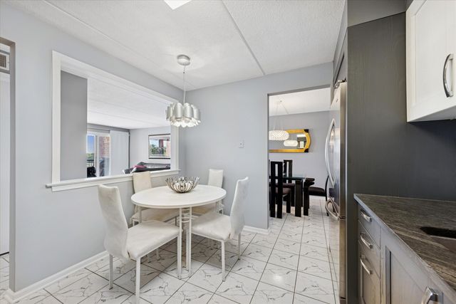 8540 W Foster Avenue 504, Norridge, IL 60706