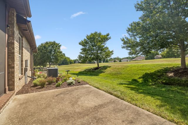 143 Village Cir, Lebanon, TN 37087
