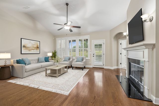 143 Village Cir, Lebanon, TN 37087