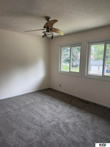 5538 S 152nd Street, Omaha, NE 68137