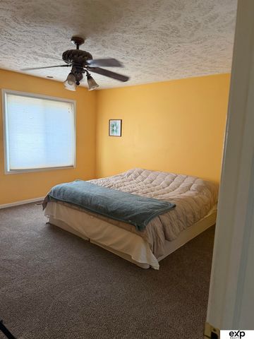5538 S 152nd Street, Omaha, NE 68137