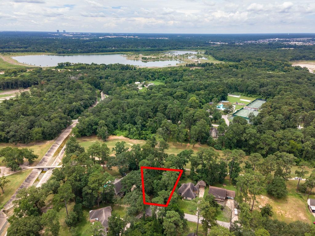 135 Jeb Stuart Lane, Conroe, TX 77302