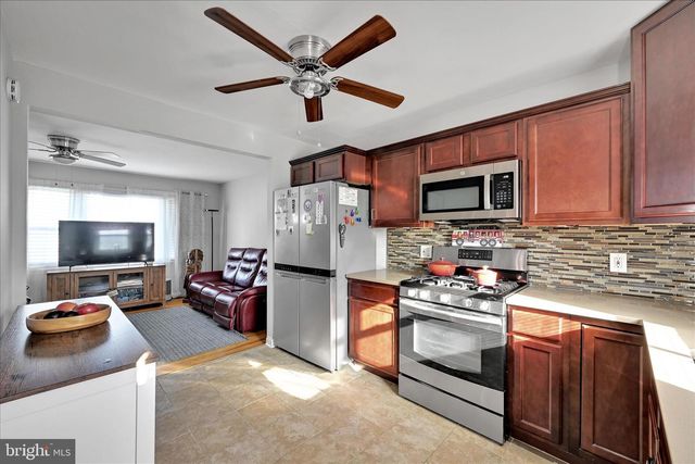 16 BERKLEY DR, Middletown, PA 17057