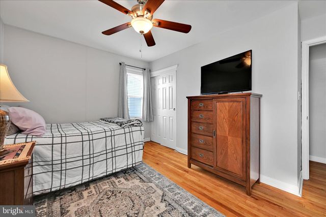 16 BERKLEY DR, Middletown, PA 17057