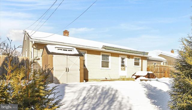 16 BERKLEY DR, Middletown, PA 17057