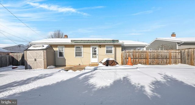 16 BERKLEY DR, Middletown, PA 17057