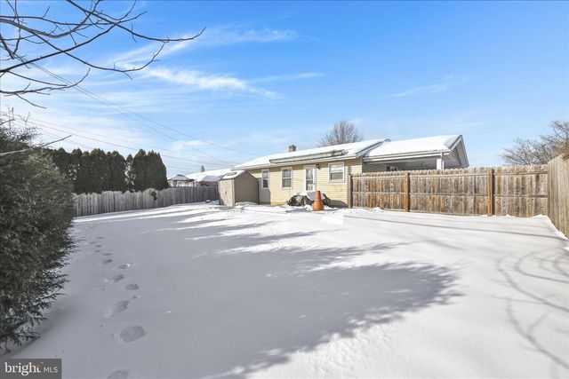 16 BERKLEY DR, Middletown, PA 17057