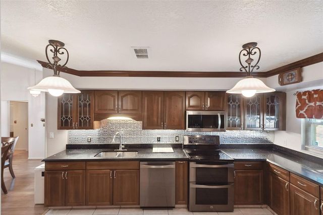 921 N 4TH AVENUE, Deltona, FL 32725