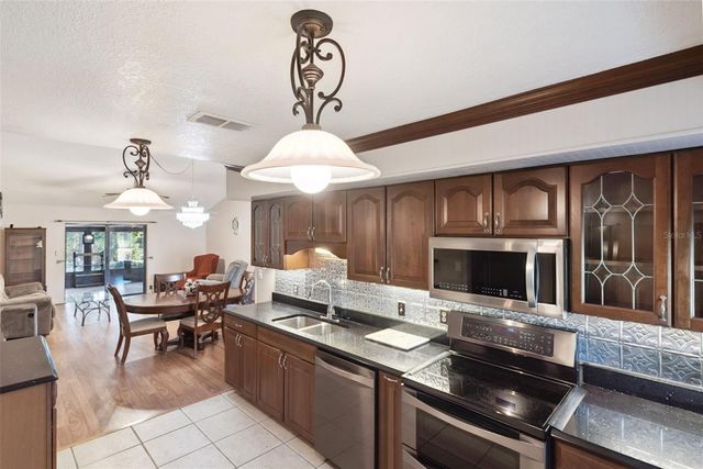 921 N 4TH AVENUE, Deltona, FL 32725